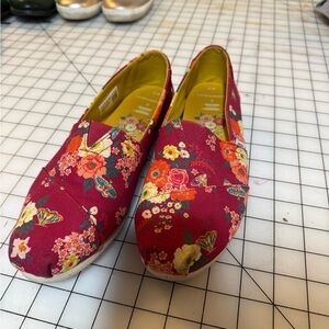Toms & Paper Source Red Floral Canvas Loafers size 9